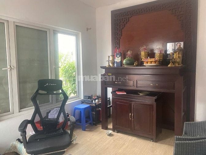 Bán nhà đầu ngõ phố Hoàng Như Tiếp, quận Long Biên, DT 30m2 x 5,5 tầng