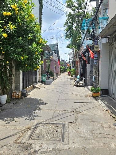 Bán lô đất - Ngang 6m - Hẻm xe hơi - đường ĐHT 02 -  Sát Gò Vấp