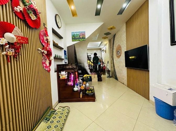 BÁN NHÀ ĐÊ LA THÀNH ĐỐNG ĐA 33m 7tỷ3 GIÁ TỐT Ở NGAY  - GẦN PHỐ  