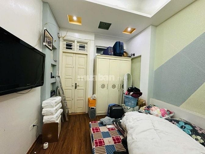 BÁN NHÀ ĐÊ LA THÀNH ĐỐNG ĐA 33m 7tỷ3 GIÁ TỐT Ở NGAY  - GẦN PHỐ  