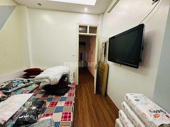 BÁN NHÀ ĐÊ LA THÀNH ĐỐNG ĐA 33m 7tỷ3 GIÁ TỐT Ở NGAY  - GẦN PHỐ  
