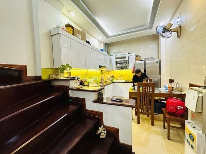 BÁN NHÀ ĐÊ LA THÀNH ĐỐNG ĐA 33m 7tỷ3 GIÁ TỐT Ở NGAY  - GẦN PHỐ  