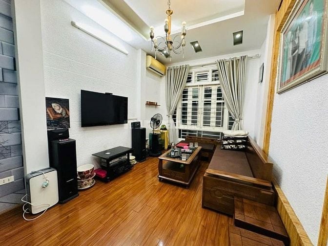 BÁN NHÀ ĐÊ LA THÀNH ĐỐNG ĐA 33m 7tỷ3 GIÁ TỐT Ở NGAY  - GẦN PHỐ  