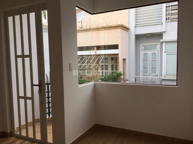 Nhà nở hậu 3.7x15m, 2 tầng HXH Âu Dương Lân, Q8 - thế đất sinh lộc