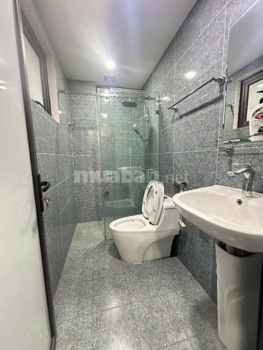 BÁN NHÀ LÔ GÓC PHỐ NGUYỄN SƠN - 31M - 2 MẶT THOÁNG - Ô TÔ NHỎ ĐỖ CỬA