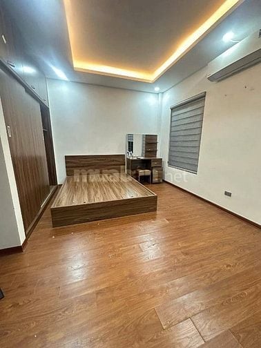 BÁN NHÀ LÔ GÓC PHỐ NGUYỄN SƠN - 31M - 2 MẶT THOÁNG - Ô TÔ NHỎ ĐỖ CỬA