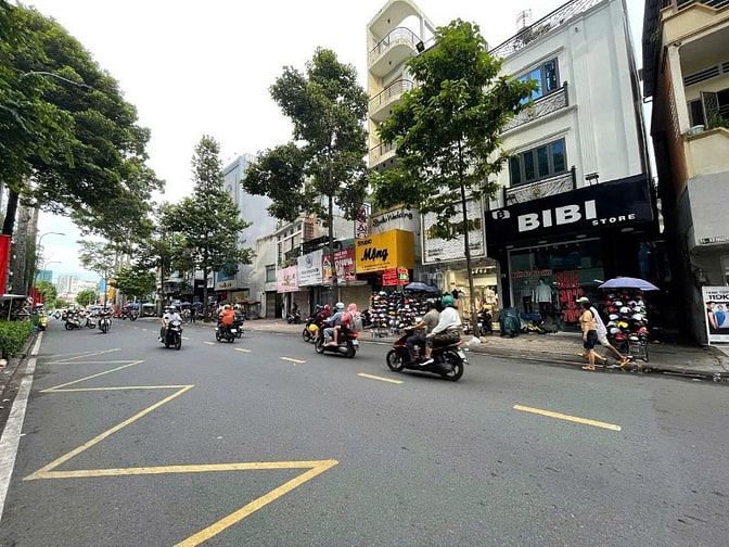 Nguyễn Trãi - Q5 - ngang 7.5m - dài 17.5 - khu kinh doanh quần áo
