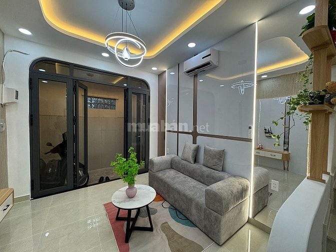 Luxury House 1 lầu đẹp lung linh, có phòng trệt khu VIP Hoàng Văn Thụ