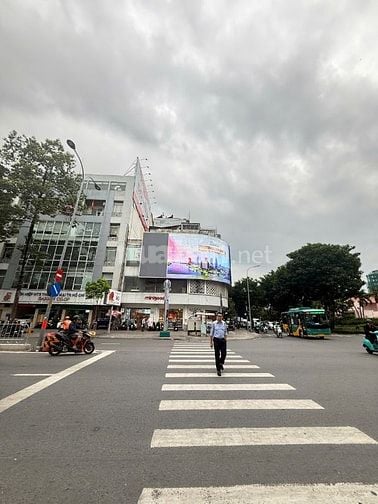 Cho thuê nhà góc 2 mặt tiền  Nguyễn Thái Học P. PNL Q.1