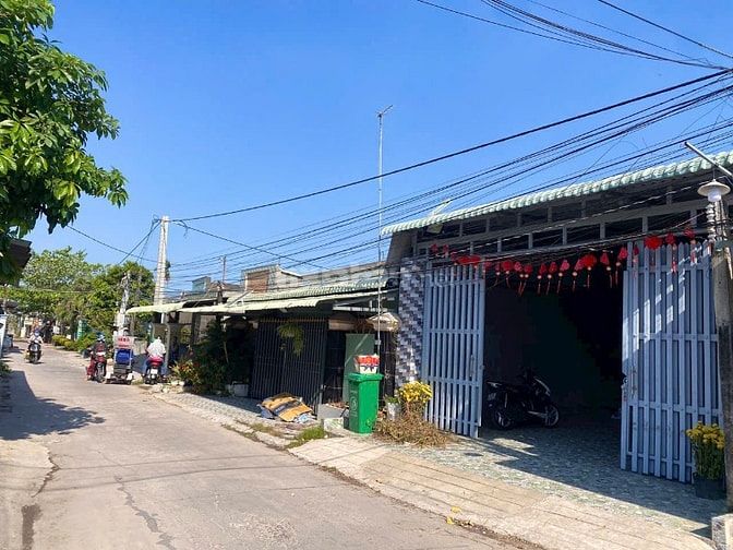 Cần bán gấp nhà cấp 4 ở ngay đường Nguyễn Thị Lắng 100m2 SHR giá 780tr