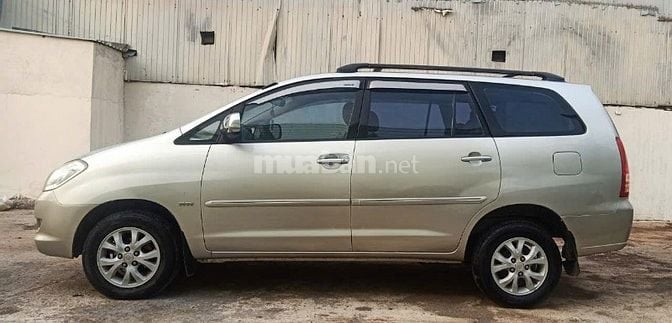 Bán rẻ TOYOTA INNOVA G XỊN 2009 xe GD không KD TAXI độ full options 