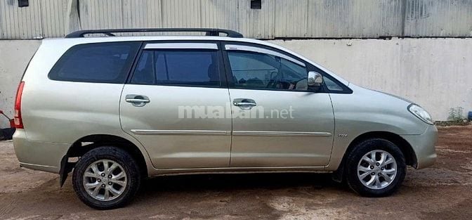 Bán rẻ TOYOTA INNOVA G XỊN 2009 xe GD không KD TAXI độ full options 