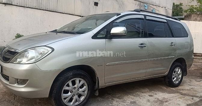 Bán rẻ TOYOTA INNOVA G XỊN 2009 xe GD không KD TAXI độ full options 