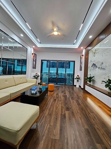 CỰC HOT! Trung tâm Cầu Giấy 40m 5 tầng 4m mặt tiền. Giá 7.5 tỷ