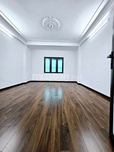 CỰC HOT! Trung tâm Cầu Giấy 40m 5 tầng 4m mặt tiền. Giá 7.5 tỷ