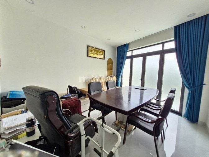 Nhà đẹp, sổ riêng, công chứng ngay, đường 8m liền kề Vinhomes Quận 9.