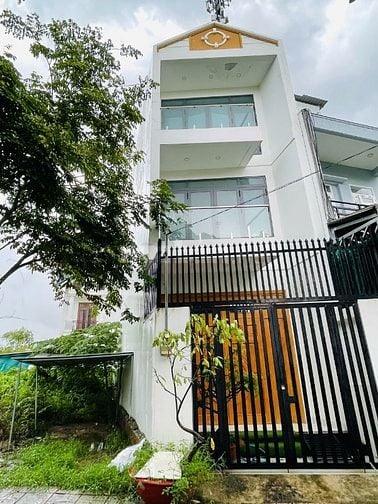 Nhà đẹp, sổ riêng, công chứng ngay, đường 8m liền kề Vinhomes Quận 9.