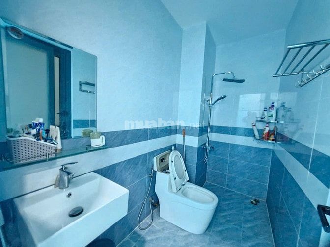 Nhà đẹp, sổ riêng, công chứng ngay, đường 8m liền kề Vinhomes Quận 9.