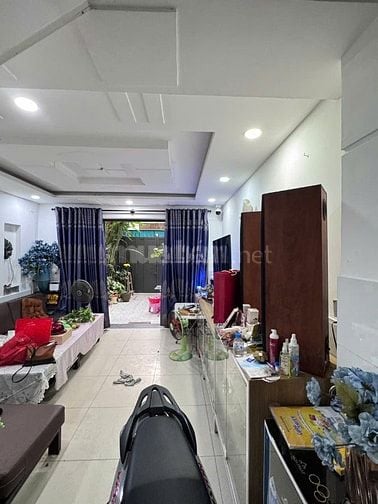 Bán nhà 3 tầng Phạm Văn Chiêu P14 Gò Vấp. Diện tích 4x18 giá 6T5 TL ! 