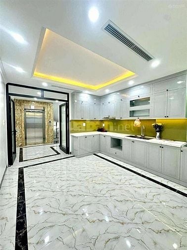 Bán Nhà Hoàng Văn Thái DT:50M x5T.MT:5M Thang máy Ngõ ô tô tránh