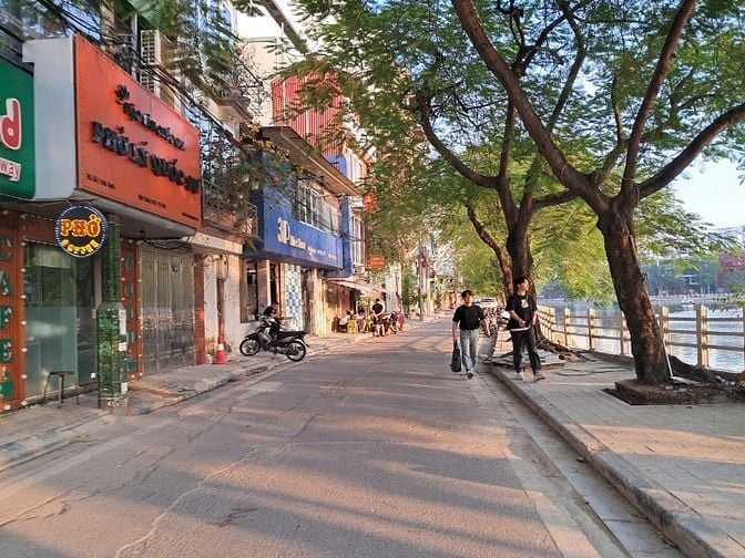 Bán Nhà Mặt Phố Kim Mã. DT 58 m2, xây 5 tầng , MT 4,5  ( Giá 23.2 Tỷ )