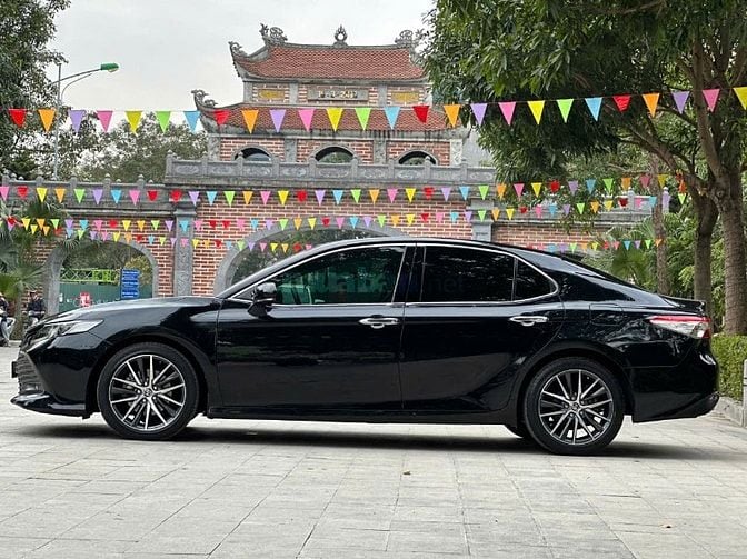 Bán camry 2020-2.0G giá 7xx xe zin