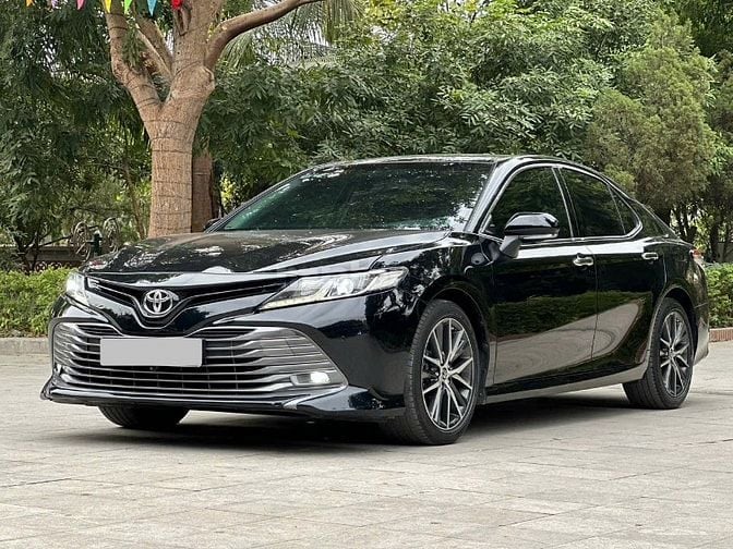 Bán camry 2020-2.0G giá 7xx xe zin