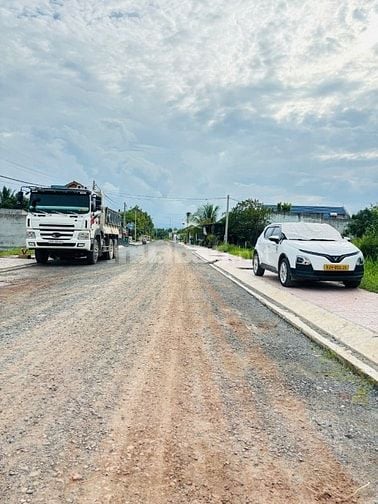 Đất mặt tiền chính chủ ngay THPT Hậu Nghĩa ra cổng Vinhomes 550tr/mn