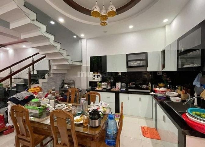 kẹt tiền bán gấp nhà gần chợ Bình Chánh chỉ 650tr