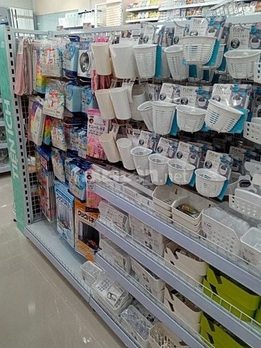 Tuyển nhân viên phụ kho dán tem và dọn dẹp vệ sinh 
