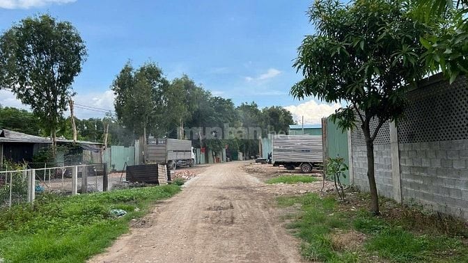 Kho xưởng cho thuê Thới An , Quận 12 , DT: 1,100m2 