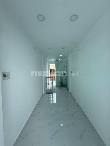 HH 2% - Bán gấp nhà nhỏ hai mặt tiền (trước+sau) 3 tầng.