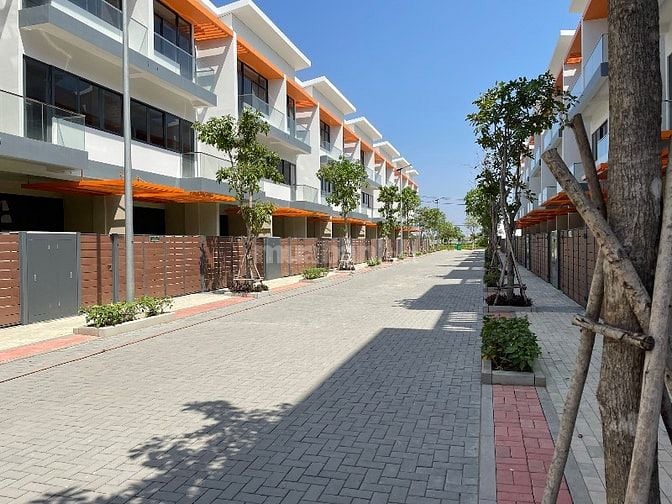 Chính chủ bán nhà phố Elite Life 80,25m2, 1T2L, nhà thô, giá 3,8 tỷ,TL