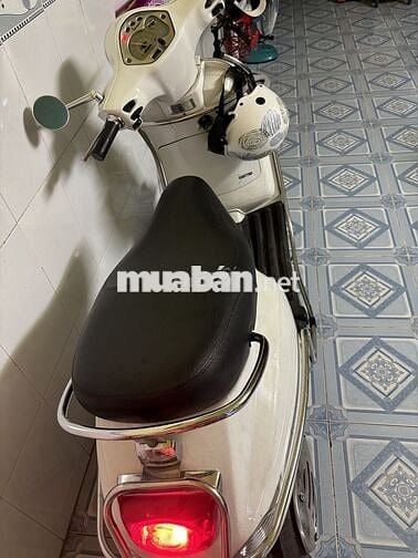 Bán xe vespa màu trắng, bs thành phố, nữ chạy