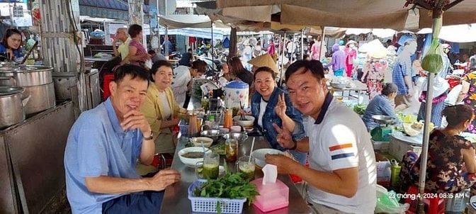 Sang 2 sạp bán phở 3 mặt tiền khu ăn uống chợ Nguyễn Văn Trỗi