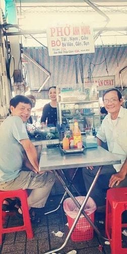 Sang 2 sạp bán phở 3 mặt tiền khu ăn uống chợ Nguyễn Văn Trỗi