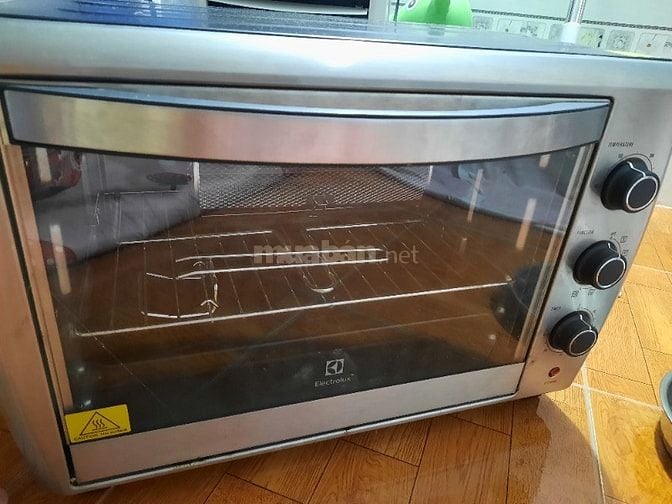 Lò nướng hiệu Electrolux còn mới