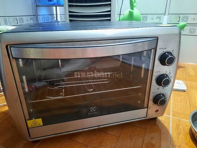 Lò nướng hiệu Electrolux còn mới