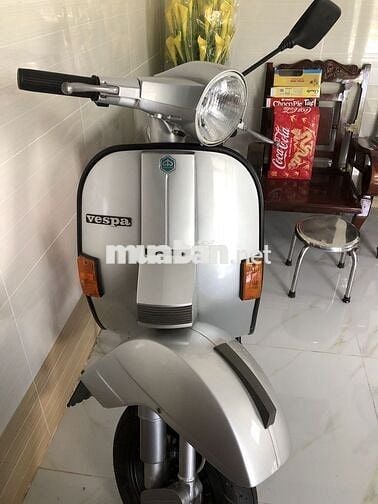 Cần bán xe Vespa Ý(Px1995) màu xám như hình.