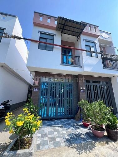 Chính chủ bán nhà 2 tầng gần chợ, sổ hồng riêng, dân cư đông, giá chỉ 