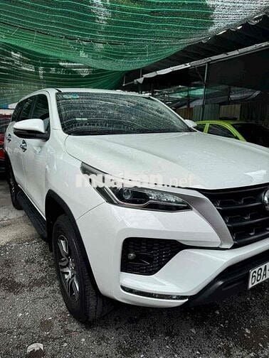 Toyota Fortuner dầu 2020 mode 2022 MT - 90000 km