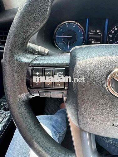 Toyota Fortuner dầu 2020 mode 2022 MT - 90000 km