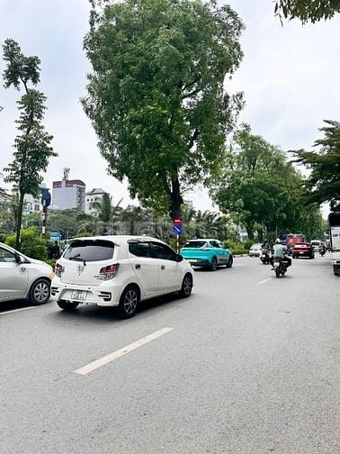 Nhà 2 mặt thoáng Đường Láng có 102