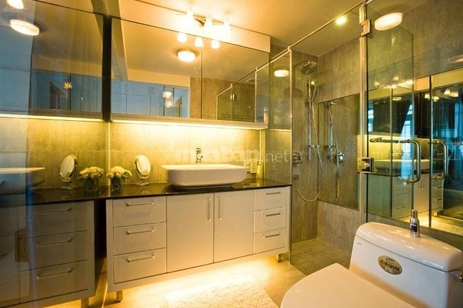 Đi nước ngoài - Sang lại 2PN Sailing Tower Quận 1 Giá hời, view đẹp