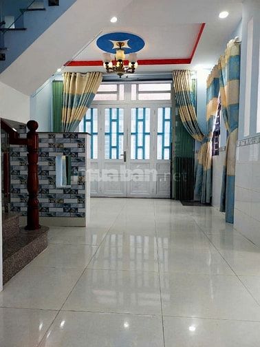 Nhà góc 2 mặt tiền khu dân cư 6*8m, 1 lầu giá rẻ hạ giá còn 750 triệu