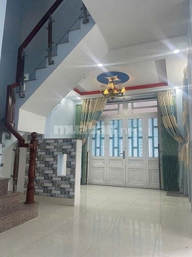 Nhà góc 2 mặt tiền khu dân cư 6*8m, 1 lầu giá rẻ hạ giá còn 750 triệu