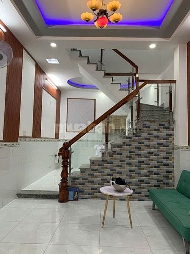 Bán lỗ căn nhà 1/gò hưu gần chợ Mỹ Hạnh Nam DT: 4x8, giá 745triệu