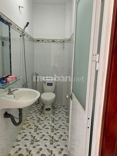 Bán lỗ căn nhà 1/gò hưu gần chợ Mỹ Hạnh Nam DT: 4x8, giá 745triệu