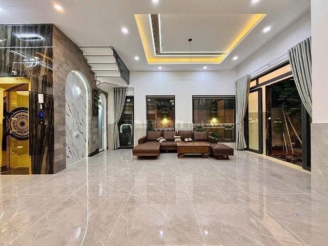 BÁN SIÊU PHẨM BIỆT THỰ SÂN VƯỜN CAO CẤP, sân để 2 xe hơi Đường Số 8