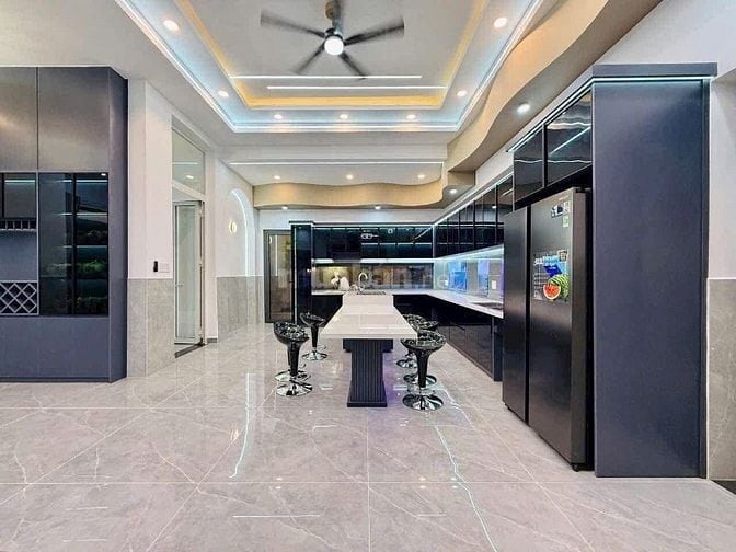 BÁN SIÊU PHẨM BIỆT THỰ SÂN VƯỜN CAO CẤP, sân để 2 xe hơi Đường Số 8